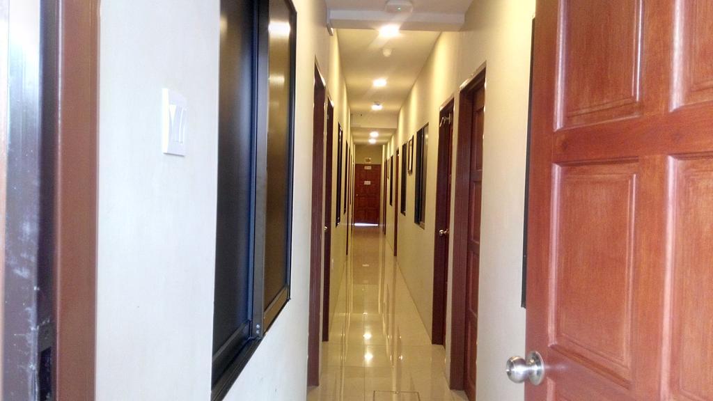 Check Inn Johor Bahru Exteriör bild