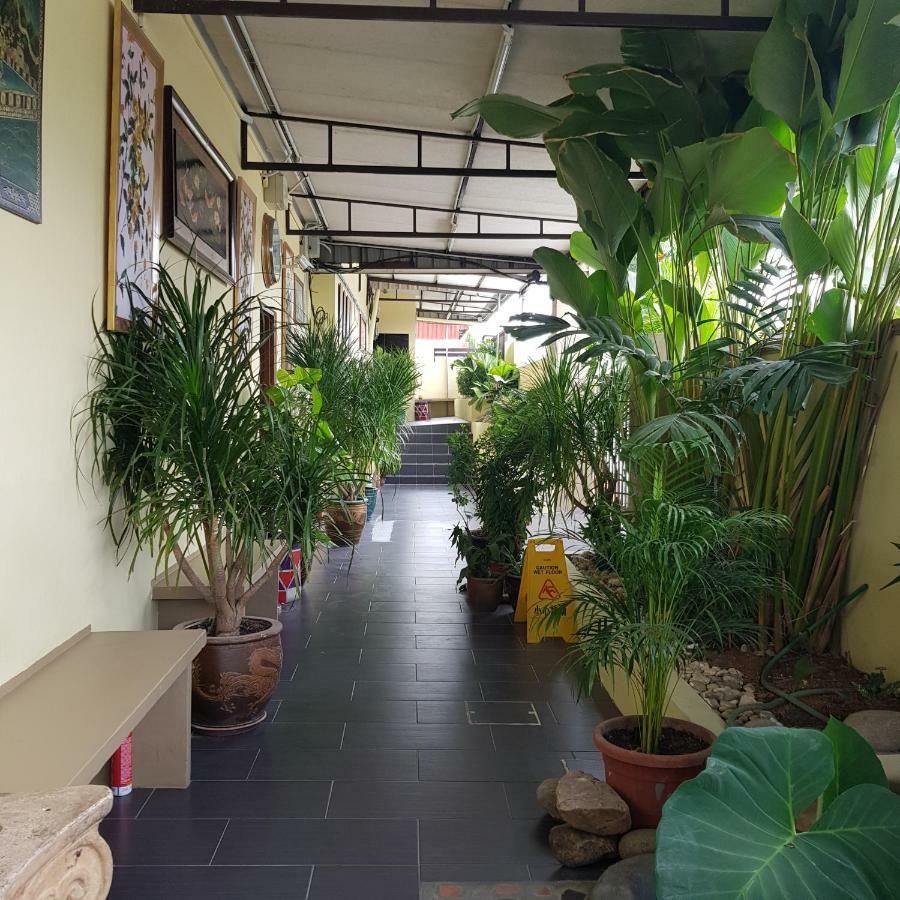 Check Inn Johor Bahru Exteriör bild